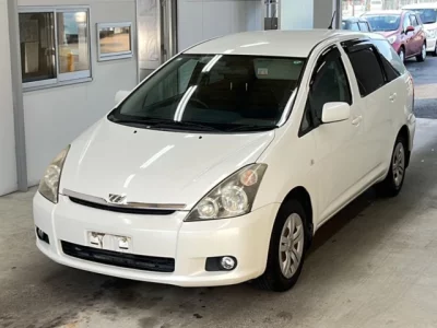Toyota WISH  с аукциона в Японии