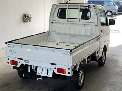 Nissan NT100 Clipper