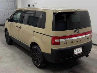 Mitsubishi Delica D:5