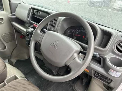Mitsubishi Minicab Van