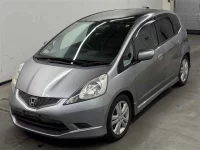 Honda FIT лот № 70170 оценка 4  с аукциона в Японии 3