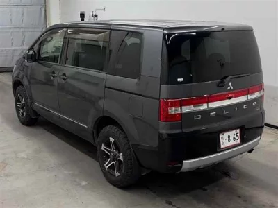 Mitsubishi Delica D:5
