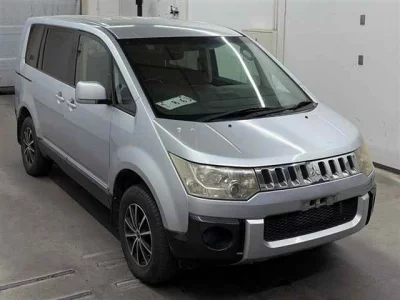 Mitsubishi DELICA D5