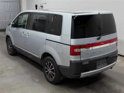 Mitsubishi DELICA D5