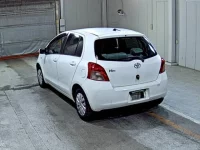 Toyota VITZ лот № 8015 оценка R  с аукциона в Японии 1