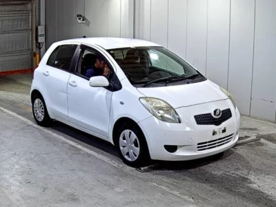 Toyota VITZ  с аукциона в Японии