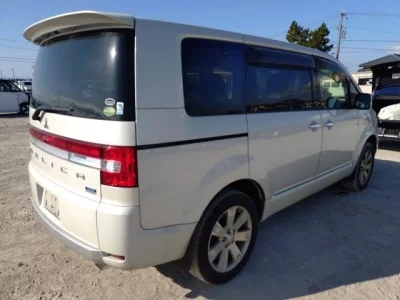 Mitsubishi DELICA D5