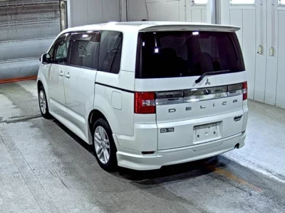 Mitsubishi Delica D:5