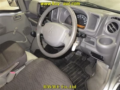 Mitsubishi Minicab Van
