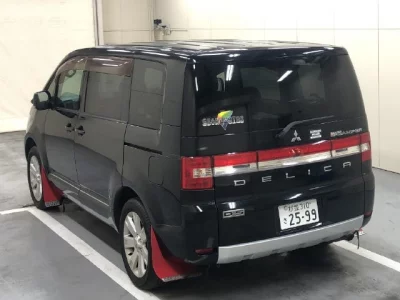 Mitsubishi Delica D:5