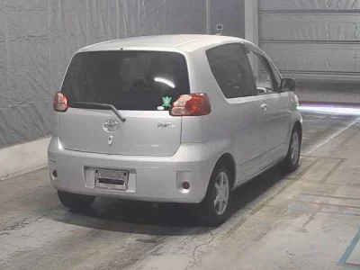 Toyota PORTE  с аукциона в Японии