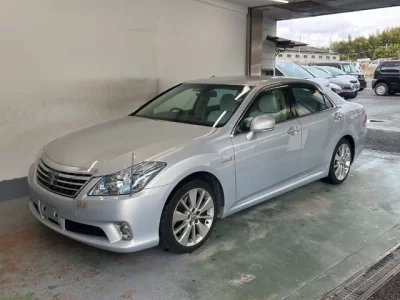 Toyota CROWN  с аукциона в Японии