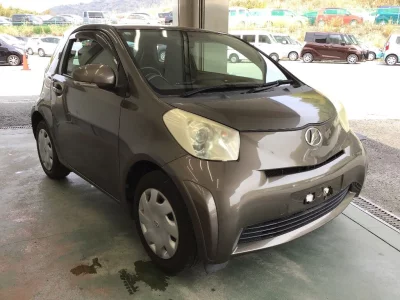 Toyota iQ