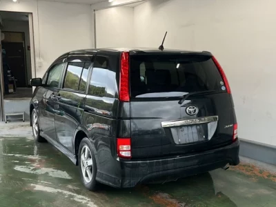 Toyota ISIS