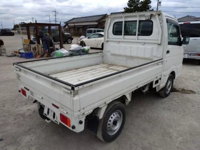Nissan NT100 Clipper