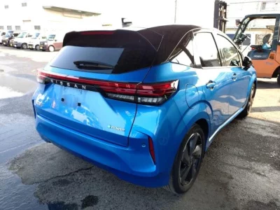 Nissan AURA