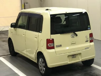 Toyota PIXIS SPACE  с аукциона в Японии