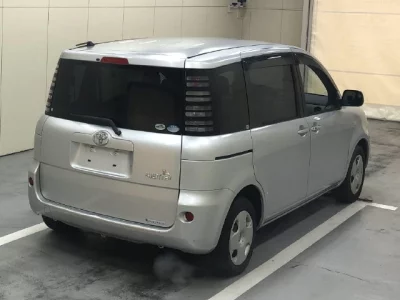 Toyota SIENTA  с аукциона в Японии