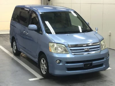 Toyota NOAH  с аукциона в Японии