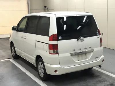 Toyota NOAH  с аукциона в Японии