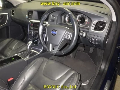 Volvo V60  с аукциона в Японии