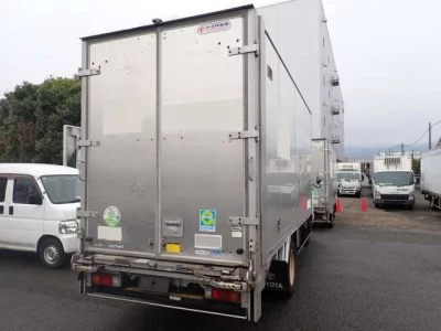 Toyota DYNA  с аукциона в Японии