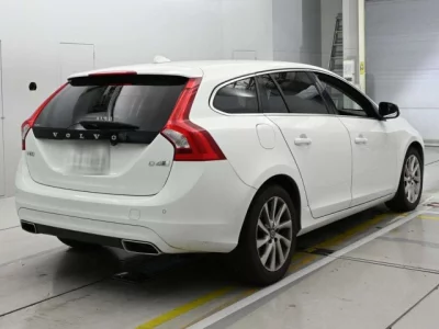 Volvo V60  с аукциона в Японии