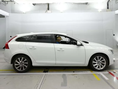 Volvo V60  с аукциона в Японии