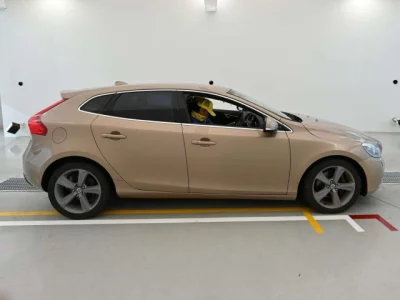 Volvo V40  с аукциона в Японии
