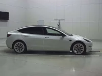 Tesla MODEL3 лот № 38048 оценка 4.5  с аукциона в Японии 2
