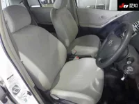 Toyota VITZ лот № 30215 оценка 4  с аукциона в Японии 5