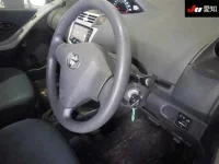 Toyota VITZ лот № 30140 оценка 3.5  с аукциона в Японии 4