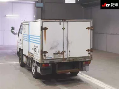 Toyota DYNA  с аукциона в Японии