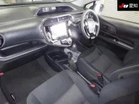 Toyota AQUA лот № 30350 оценка 3.5  с аукциона в Японии 2