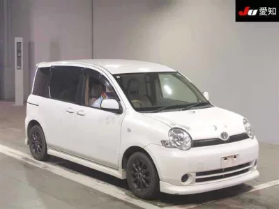 Toyota SIENTA  с аукциона в Японии