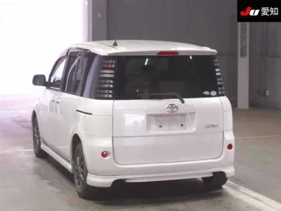 Toyota SIENTA  с аукциона в Японии