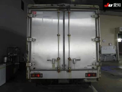 Toyota DYNA  с аукциона в Японии