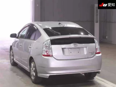Toyota Prius  с аукциона в Японии