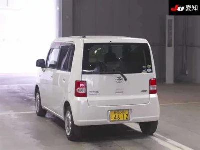 Toyota PIXIS SPACE  с аукциона в Японии