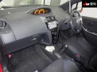 Toyota VITZ лот № 30400 оценка R  с аукциона в Японии 2