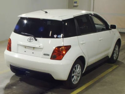 Toyota IST  с аукциона в Японии