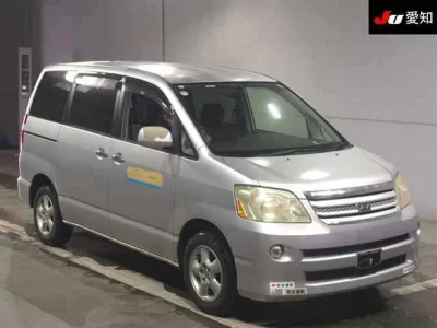 Toyota NOAH  с аукциона в Японии