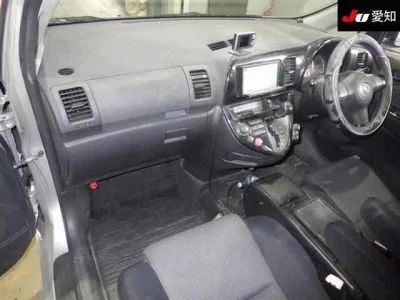 Toyota WISH  с аукциона в Японии