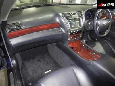 Lexus LS  с аукциона в Японии