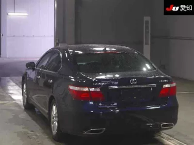 Lexus LS  с аукциона в Японии