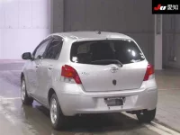 Toyota VITZ лот № 30692 оценка 3.5  с аукциона в Японии 1