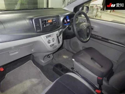 Toyota PIXIS EPOCH  с аукциона в Японии