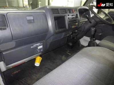 Toyota DYNA  с аукциона в Японии