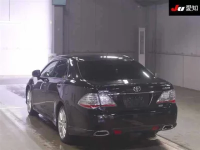 Toyota CROWN  с аукциона в Японии