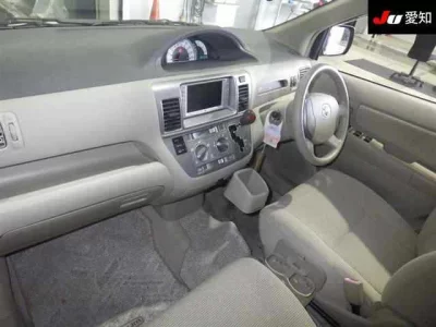 Toyota RAUM  с аукциона в Японии